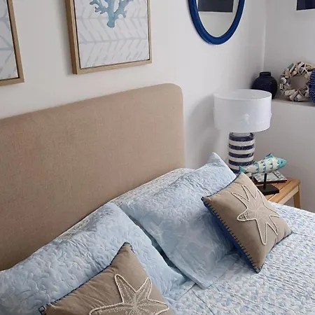 Independent Two Beedrooms House With Sea Views *