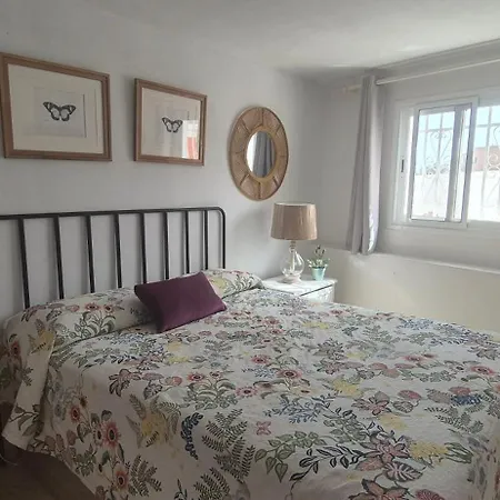 Independent Two Beedrooms House With Sea Views